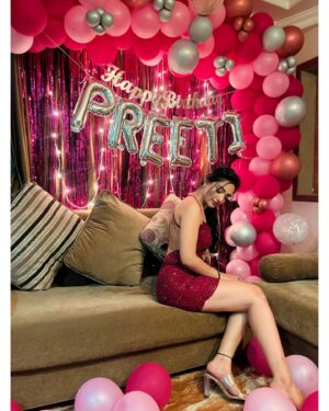 Preeti Verma Instagram - Thank you so much to all my friends who came on my birthday and made this special day more special and I am grateful to have u all and thank you so much u all guys for your lovely wishes..it really means a lot and I feel grateful for this..lots of love♥️♥️

#birthday #birthdaygirl #birhdaybash #birthdayparty #grateful #fun #dance #gettogether #friends #newyear