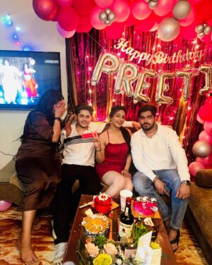 Preeti Verma Instagram - Thank you so much to all my friends who came on my birthday and made this special day more special and I am grateful to have u all and thank you so much u all guys for your lovely wishes..it really means a lot and I feel grateful for this..lots of love♥️♥️

#birthday #birthdaygirl #birhdaybash #birthdayparty #grateful #fun #dance #gettogether #friends #newyear