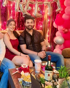 Preeti Verma Instagram - Thank you so much to all my friends who came on my birthday and made this special day more special and I am grateful to have u all and thank you so much u all guys for your lovely wishes..it really means a lot and I feel grateful for this..lots of love♥️♥️

#birthday #birthdaygirl #birhdaybash #birthdayparty #grateful #fun #dance #gettogether #friends #newyear
