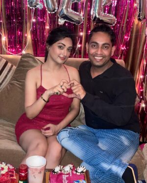Preeti Verma Instagram - Thank you so much to all my friends who came on my birthday and made this special day more special and I am grateful to have u all and thank you so much u all guys for your lovely wishes..it really means a lot and I feel grateful for this..lots of love♥️♥️

#birthday #birthdaygirl #birhdaybash #birthdayparty #grateful #fun #dance #gettogether #friends #newyear