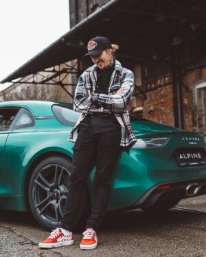 Přemek Forejt Instagram - Díky @alpine.centre.praha a spolupráci s @renault_cz že díky vám si můžu užívat takové věci jako třeba jezdit pár týdnů s touhle střelou Alpine A110 GT 🫶 Já tyhle testování miluju #alpinecars 📸 by @dnesjakofotograf