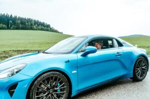 Přemek Forejt Instagram - Alpine je už rok v Česku a já byl pozvaný na Šumavu abych se mohl projet v tomhle pecka autě. No co Vám budu, odjížděl jsem a už si v hlavě představoval jak mi stojí v garáži😅 @alpine.centre.praha @alpinecars #alpine #alpinecars