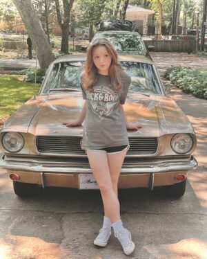 Presley Richardson Instagram - That’s a wrap on #caseysfavoritesong … living in the 80’s … #cars #cassettetapes #mixtape #skateboard #records and amazing friends ….