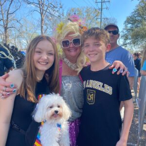 Presley Richardson Instagram - Our Mardi Gras always ends with @mardipawspresents 🐾🐾 #scottswish #mardipaws #glitterpoop #mardigras #giveback