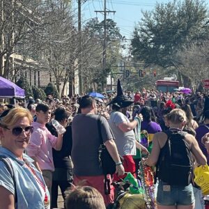 Presley Richardson Instagram - Our Mardi Gras always ends with @mardipawspresents 🐾🐾 #scottswish #mardipaws #glitterpoop #mardigras #giveback