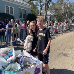 Presley Richardson Instagram - Our Mardi Gras always ends with @mardipawspresents 🐾🐾 #scottswish #mardipaws #glitterpoop #mardigras #giveback