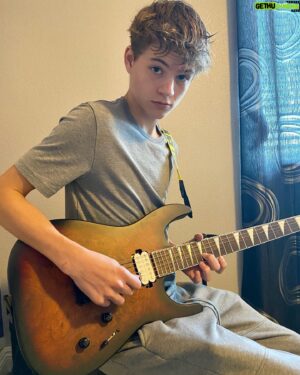 Preston Oliver Instagram - I bought a guitar a while back and forgot to post about it 😭