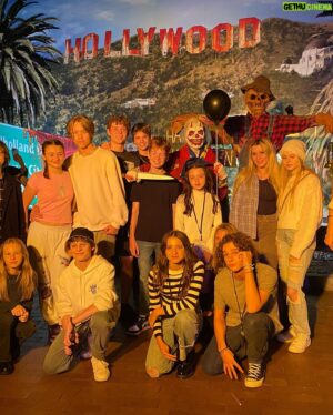 Preston Oliver Instagram - Halloween Horror nights was so much fun with these guys! Had such a great night! Hope to see everyone soon!