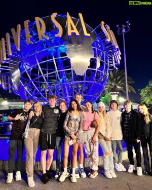 Preston Oliver Instagram - Halloween Horror nights was so much fun with these guys! Had such a great night! Hope to see everyone soon!
