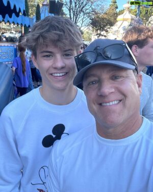 Preston Oliver Instagram - Disneyland in Christmas is always a great feeling. Especially when you go with some of the people you went with when you were super little. Thanks @madeleinemcgraw and @thetonyodell for joining us 😁. Had an incredible day!