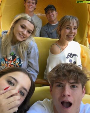 Preston Oliver Instagram - Disneyland in Christmas is always a great feeling. Especially when you go with some of the people you went with when you were super little. Thanks @madeleinemcgraw and @thetonyodell for joining us 😁. Had an incredible day!