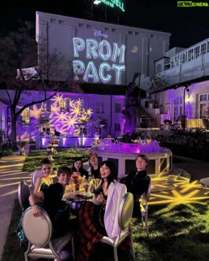 Preston Oliver Instagram - Had a absolute blast at the Prom Pact premiere!!!! Had so much fun meeting up with @thelandongordon and @madeleinemcgraw and her family. Also ran into @_xochitl.gomez and @codyjon and we became besties instantly! 😂