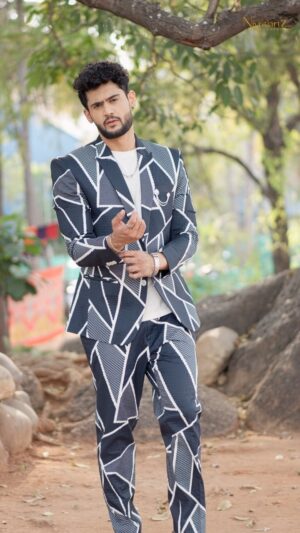 Prince Yawar Instagram - If you don’t like something, change it. If you can’t change it, change your attitude 😎

📸 @nivritiartz_photography 
Out fit : @eden__designers__ 

#princeyawar