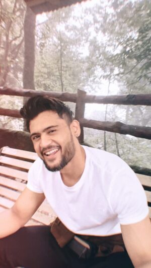 Prince Yawar Instagram - Never be distant, my beloved, #myfam 🫶❤️

VC : @theshivendrakumar 

How was the video fam ❤️

Going with the trend #nadaniyaan #princeyawar 

•

•