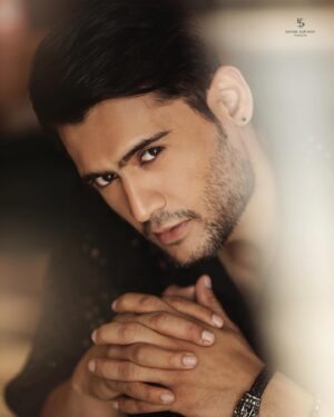 Prince Yawar Instagram - Hello 2024….Be modish and shine like a ✨. Pic @sayansurroy Styling @rehanshahdesigns 🤟Gym Guru @spallampally 🔥