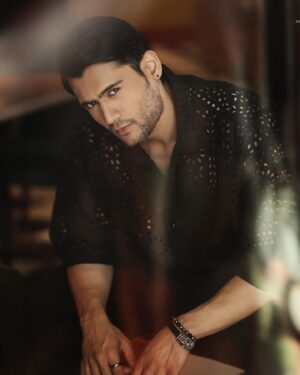 Prince Yawar Instagram - Hello 2024….Be modish and shine like a ✨. Pic @sayansurroy Styling @rehanshahdesigns 🤟Gym Guru @spallampally 🔥