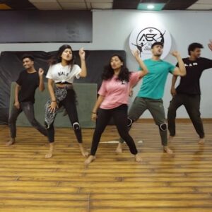 Prince Yawar Instagram - Prepare to be spellbound as Yawar and Vasanthi grace the stage of Neethone Dance sets with their mesmerizing dance steps. Don't miss a beat of their enchanting performance! 💃🕺 
#NeethoneDance #Vaya #DynamicDuo