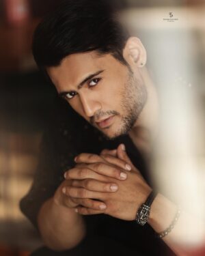 Prince Yawar Instagram - Hello 2024….Be modish and shine like a ✨. Pic @sayansurroy Styling @rehanshahdesigns 🤟Gym Guru @spallampally 🔥