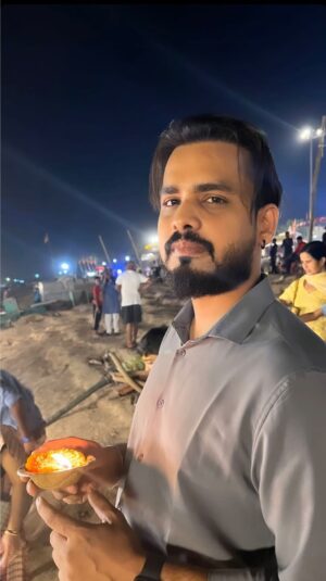 Prince pandey Instagram - दुनियां की हर मोहब्बत मैंने स्वार्थ से भरी पायी है प्यार की खुशबू मैंने सिर्फ मेरे महादेव के चरणों में ही पायी है। जय महाकाल #harharmahadev 
.
.
.
#mahakal #mahadev #mahadeva #shiva #shivshakti #shivshankar #shivshakti #kashi #kashivishwanath #kashivishwanathtemple #varanasi #banaras #mahakalnagri #omnamahshivaya
