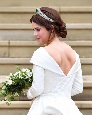 Princess Eugenie Instagram - Today is International Scoliosis Awareness Day. I just wanted to share my scar and encourage anyone out there who’s gone through something similar to share theirs with me. 

Let’s be proud of our scars! I’d love to repost any of your images on my stories so please tag me and I will share. 

To all of you who have just received the diagnosis, to those wearing braces, to those recovering from an operation and for those who have lived with a scar for years - My thoughts are with you on Scoliosis Awareness Day. Thank you to the doctors, nurses, physiotherapists and researchers at @scoliosis_sr 

#internationalscoliosisawarenessday