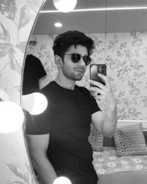 Prit Kamani Instagram - Welcome to my Den…

Dir-actor 🎬