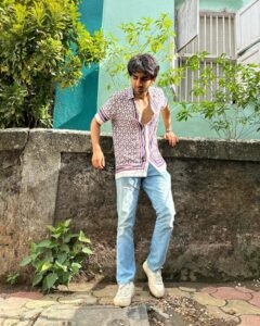 Prit Kamani Instagram - Your life’s in hand of God ✨
📸 @dodothebarber 

#Bandra #Mumbai #thursday #music #life #God #positivevibes