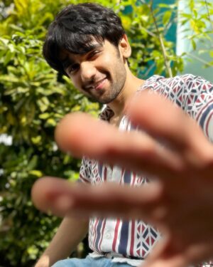 Prit Kamani Instagram - Your life’s in hand of God ✨
📸 @dodothebarber 

#Bandra #Mumbai #thursday #music #life #God #positivevibes