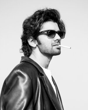 Prit Kamani Instagram - Rebel without a cause…
Lit but not LIT 🚭 

📸 @lakshetamodgil 
💇🏻‍♂️@deepakkagda_hair