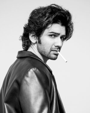 Prit Kamani Instagram - Rebel without a cause…
Lit but not LIT 🚭 

📸 @lakshetamodgil 
💇🏻‍♂️@deepakkagda_hair
