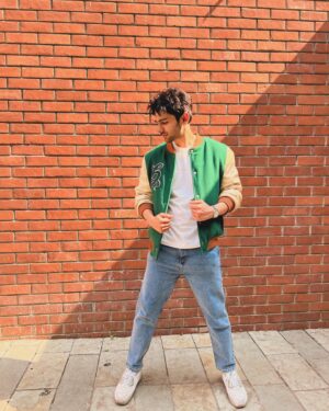 Prit Kamani Instagram - Aur ek saal, same to same baal, zyada bharu income tax, gift kar do koi 15 pro max✨ chalo chalo wish nahi kiya toh kar do, aur 28th hi hai birthday mera, 29 samajh ke “chaar saal baad birthday” wala joke mat marna 

Thank you for all the beautiful messages, and so grateful to have the best people around who would climb any mountain, swim across seas, but they did something more special, tolerated 4 hours of traffic to see me & surprised me on set. Pritty peepal ♥️🫶🏻🫂

Dirty 30 looks kickass