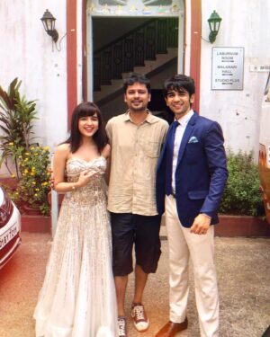Prit Kamani Instagram - Maska turns 4. Here’s to my cutest, most delicious film… 🥯 

We miss you #SeherLatif and thank you for believing in me ✨

1. Last day but first shot on the sets of Maska.

2. Seher Latif’s post about a review she read and first appreciation from a woman who I look up to.

3. With Neeraj Udhwani (director) and the beautiful Shirley.

4. A friend’s message after she watched the film.

5. Facts 😝

6. Another personal review.

7. With the wonder women.. 

8. Just your boy 👦🏻

📸 : @vaspaan_shroff @ishaannair7