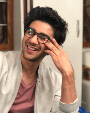 Prit Kamani Instagram - Yours truly, Pookie Kamani 💌 

Guess when was the last picture clicked… ?? 🤓