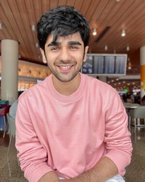 Prit Kamani Instagram - Yours truly, Pookie Kamani 💌 

Guess when was the last picture clicked… ?? 🤓