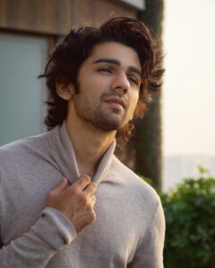 Prit Kamani Instagram - I promise I am a great listener. I’ll look at you, only you, smile at you, for you and be there, with you. 

🌹

📸 @lakshetamodgil 
👕 @tanvishindee 
💇🏻‍♂️ @deepakkagda_hair