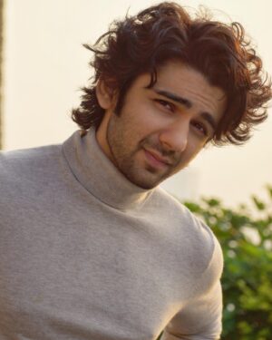 Prit Kamani Instagram - I promise I am a great listener. I’ll look at you, only you, smile at you, for you and be there, with you. 

🌹

📸 @lakshetamodgil 
👕 @tanvishindee 
💇🏻‍♂️ @deepakkagda_hair