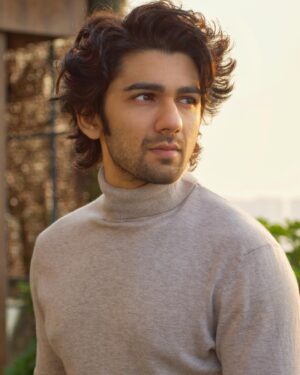 Prit Kamani Instagram - I promise I am a great listener. I’ll look at you, only you, smile at you, for you and be there, with you. 

🌹

📸 @lakshetamodgil 
👕 @tanvishindee 
💇🏻‍♂️ @deepakkagda_hair