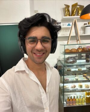 Prit Kamani Instagram - Yours truly, Pookie Kamani 💌 

Guess when was the last picture clicked… ?? 🤓