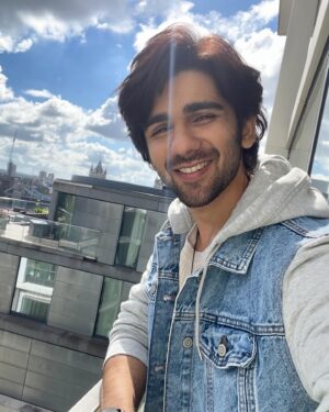 Prit Kamani Instagram - Yours truly, Pookie Kamani 💌 

Guess when was the last picture clicked… ?? 🤓