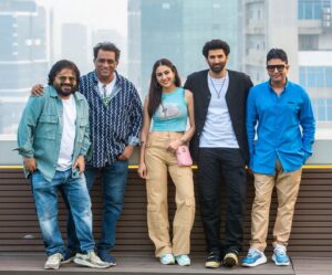 Pritam Chakraborty Instagram - This is an announcement I have been waiting for. Anurag Basu, Metro franchise, a great cast and T-Series. Presenting to you #MetroInDino. Metro is very special to me for many reasons. But for the moment I look forward to crazy music sittings with Anurag. The mad genius with a warm heart. 💖

@adityaroykapur @saraalikhan95 @anupampkher @neena_gupta @pankajtripathi @konkona @alifazal9 @fatimasanashaikh @anuragbasuofficial @tseriesfilms @anuragbasuproductions #BhushanKumar #KrishanKumar @shivchanana @tanibasu