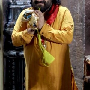 Pritam Chakraborty Instagram - I have fond childhood memories of visiting Shri Jagannath Puri temple with my parents. I'm glad to be back again. It indeed is one of the most divine temples in the world. May Lord Jagannath shower his blessings on all of us.
Jai Jagannath!! 😇🙏✨

#odisha #ShriJagannathPuriTemple #gratitude