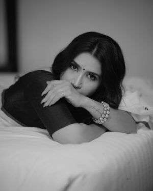 Priya Ahuja Instagram - Monochrome magic 🖤🤍🩶

Photographer: @photo_vinayak 
Makeup : @makeoverbydipika