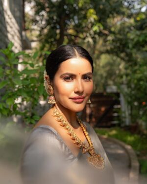 Priya Anand Instagram - ✨🤍✨ 

Beauty by @vedya.balakumar 
Photography @storiesbypreetham