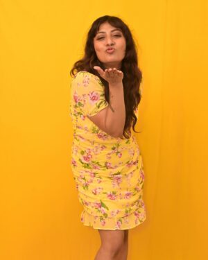 Priya Paramita Paul Instagram - Hello Summer 🌼🌸🌺🍀

#priyaparamitapaul #summervibes #floral #refreshing #yellow #sunflower