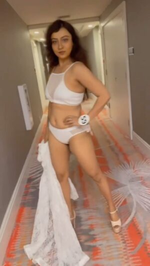 Priya Paramita Paul Instagram - Some funny memories from the pageant preparations

#priyaparamitapaul #thrusdaythrowback #thursday #memories #happyday #bikini #bikinigirl #gramoftheday #glamour #pageant #thecrown