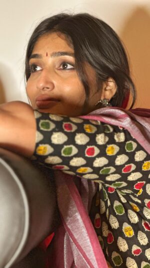 Priya Vadlamani Instagram - నాలో ఎదో  అల్లరి, అది నిన్న మొన్న లేనిది, మరి ప్రేమో ఎమో ఒకటే హైరానా….
Shot by @anupamaparameswaran96 @nihal_kodhaty @llsankalpll 🤍✨
Edited by @anupamaparameswaran96 ♥️♥️