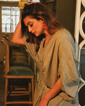 Priyamani Instagram - Happy Friday everyone!
.
.
📸 @official.khushal.photography
Wearing @houseoffett @just_lil_things
Glam by @cashmakeupartistry @shobhahawale
Styled by @theitembomb
Location courtesy @blabberallday