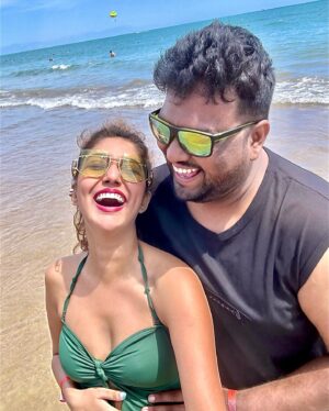 Priyanka Chincholi Instagram - Couples who Laugh together Last together 😉

@rakesh170684 🩵

#esimforturkey #CouplesGetaway#priyankachincholi 
#BeachLife
#TurkishAdventures
#SeaViews
#BeachLove
#TurkeyVacation
#OceanBreeze
#SunsetRomance
#TurkishCoastline
#BeachVibes