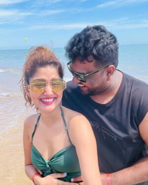 Priyanka Chincholi Instagram - Couples who Laugh together Last together 😉

@rakesh170684 🩵

#esimforturkey #CouplesGetaway#priyankachincholi 
#BeachLife
#TurkishAdventures
#SeaViews
#BeachLove
#TurkeyVacation
#OceanBreeze
#SunsetRomance
#TurkishCoastline
#BeachVibes