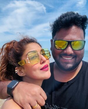 Priyanka Chincholi Instagram - Couples who Laugh together Last together 😉

@rakesh170684 🩵

#esimforturkey #CouplesGetaway#priyankachincholi 
#BeachLife
#TurkishAdventures
#SeaViews
#BeachLove
#TurkeyVacation
#OceanBreeze
#SunsetRomance
#TurkishCoastline
#BeachVibes