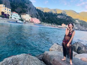 Priyanka Chincholi Instagram - "Walking along the shore, with the sound of waves and the beauty of the horizon, I find my peace. 

Pc @rakesh170684 💋💋

🌊✨ #BeachSerenity #Nature'sBeauty
#monterosso #priyankachincholi #uk #london #italy #holiday #birthday #kannadaactress #waterbabys #rpforever #rakeshkumar